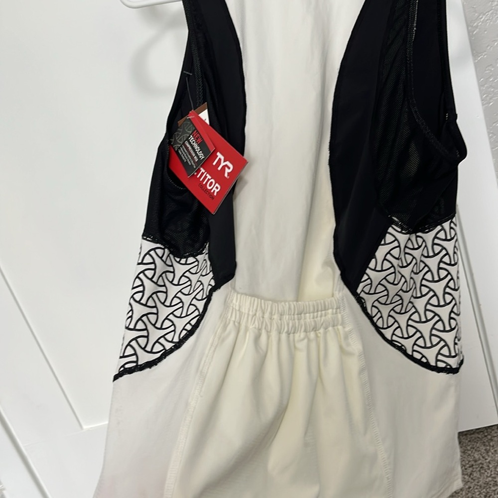 NWT TYR Tank Top - Picture 4 of 7